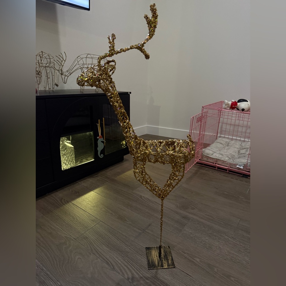 Gold Wire Reindeer Sculpture